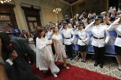 Cristina Kirchner y Fabiola Yáñez entraron juntas al recinto del Senado
