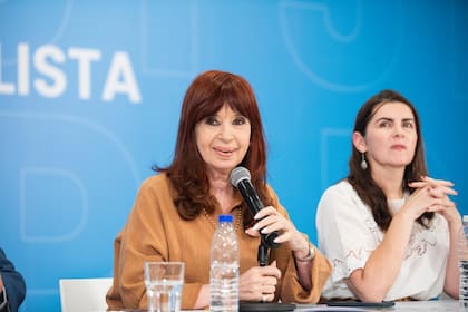 Cristina Kirchner y Mariel Fernández, una de las vicepresidentas del PJ