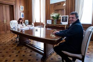 Cristina apoya a Massa en la renegociación con el FMI como único salvoconducto a las urnas