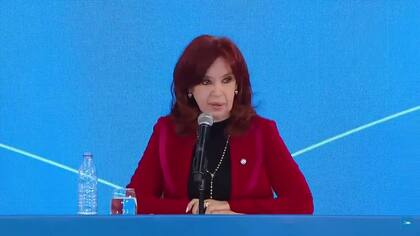 Cristina Kirchner y Sergio Massa participan de la presentación del nuevo simulador de AA