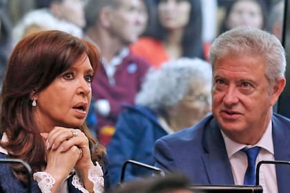 Cristina Kirchner y su abogado Beraldi, claves en las definiciones judiciales; resta que declaren unos 90 testigos, entre ellos Alberto Fernández, Sergio Massa y otros exjefes de gabinete