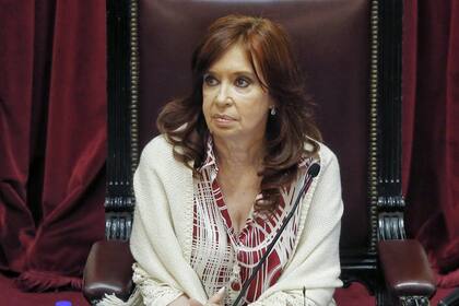 Parrilli, cercano a Cristina Kirchner, presentó un proyecto para limitar las tasas de interés de las tarjetas de crédito y criticó a los bancos