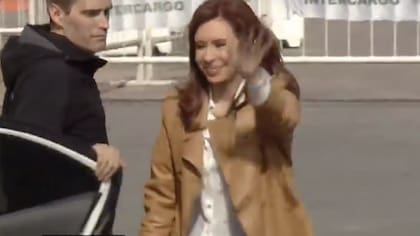 Cristina Kirchner ya está en Ezeiza: viaja a Grecia y Bélgica