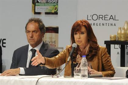 Cristina parece señalarle un límite a Scioli, en el acto de ayer en Garín