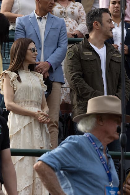 Cristina Perez y su pareja, el ministro de Defensa, Luis Petri