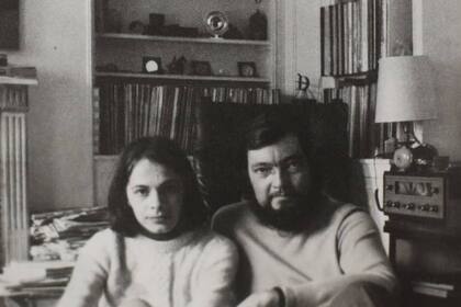 Cristina Peri Rossi y Julio Cortázar mantuvieron una estrecha amistad que duró hasta el final de los días del escritor