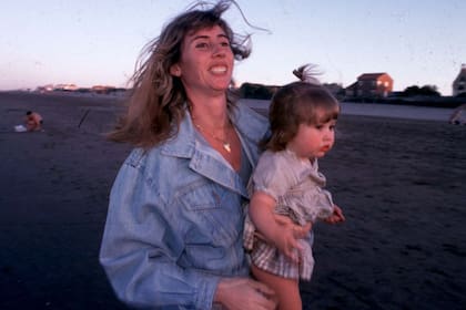 Cristina Robledo, esposa de Cabezas, y Candela, la hija