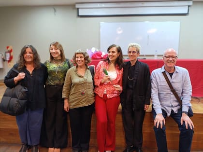 Cristina Schiavi, Marta Penhos, Alicia Herrero, Andrea Giunta, Albertina Carri y Mauro Herlitzka en el Aula 108 de Puan