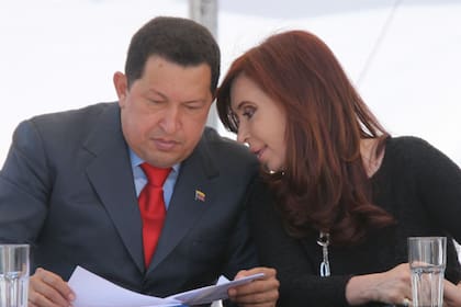 Cristina Kirchner y Hugo Chávez, juntos, en Buenos Aires, a fines de marzo de 2011