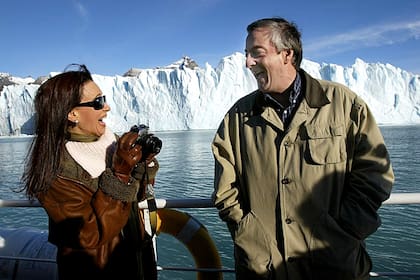 Cristina y Néstor con el glaciar Perito Moreno de fondo