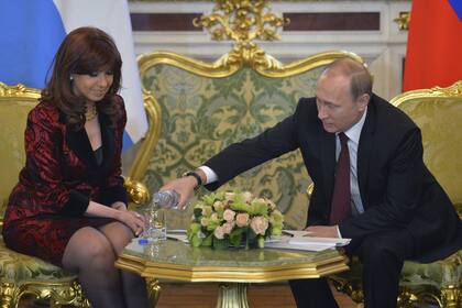Cristina y Putin, en un encuentro en el Salón Verde del Kremlin (Archivo)