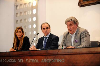 Cristinziano, Medín y Armando Pérez, los representantes argentinos ante la FIFA