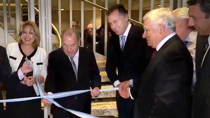 Cristóbal López, al inaugurar en octubre de 2015 el Casino Club de Santa Rosa