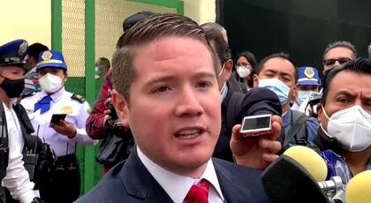 Cristopher Estupiñan, asesor jurídico de las víctimas del colapso del tramo elevado de la Línea 12 del Metro de la Ciudad de México (Crédito: Twitter/ @c_estupinanm)