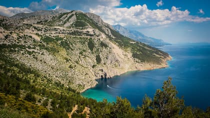 Una de las postales del camino costero entre Split y Dubrovnik donde se encuentran muchos pueblos que dan al mar