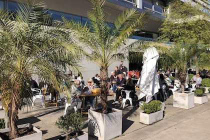 Croque Madame, en Puerto Madero; Martín Borgmann, dueño de ese restaurant y de Trufa, dice que en ese barrio las oficinas sobrevivieron a la cuarentena