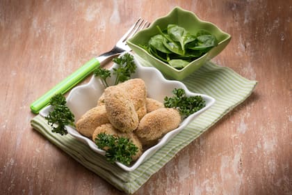 Croquetas de queso de cabra y espinacas.