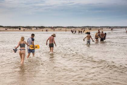 Cruce del arroyo de la Buena Vista que conecta la playa de Barra de Valizas con el Cerro de la Buena Vista.