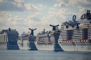 La batalla por los mares: los gigantes de la industria de cruceros vs. las autoridades sanitarias de EE.UU.