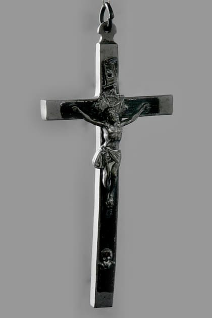 Crucifijo obsequio de Amado Nervo a Rubén Darío .