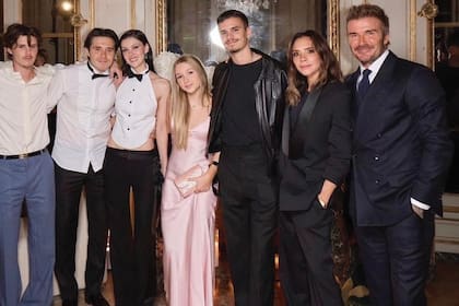 Cruz, Brooklyn, Nicola Peltz, Harper Seven, Romeo,
Victoria y el ex futbolista.