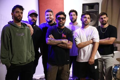 Cruzando el Charco, en su sala