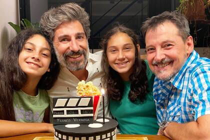 Crys, Franco, Ari y Sergio en el cumpleaños del cineasta