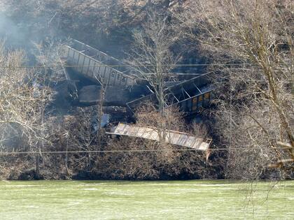 CSX explicó que descarrilaron cuatro locomotoras y nueve vagones