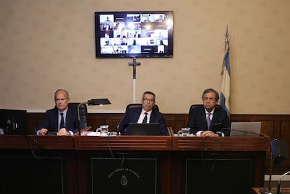 Los jueces del Tribunal Oral Federal que juzga el caso de los Cuadernos de las Coimas