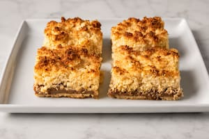 Cuadraditos de coco y dulce de leche