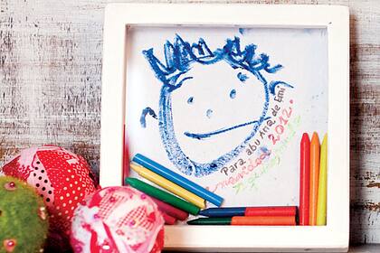 Cuadros con dibujos y recuerdos