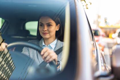 Cuál es el motivo por el que los solicitantes extranjeros deben esperar 10 días para iniciar su trámite después de llegar a EE.UU.