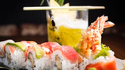 Los tragos frutales a base de pisco y sake son los mejores para acompañar cualquier roll para el sushiman Damián Shizu