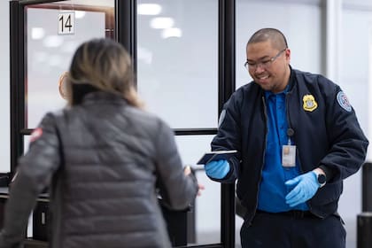 Cuáles son los documentos válidos para volar en Estados Unidos, según la TSA