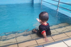 Cómo prevenir accidentes con los chicos en la pileta: “Bastan 10 centímetros de agua para que se ahoguen”