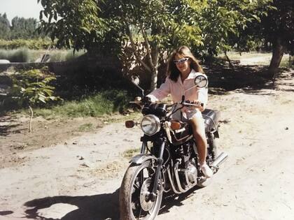 Cuando Adriana conoció a su exmarido, se alejó de sus pasiones: "La
mujer debía quedarse en casa, tener hijos, sin libertad económica y
financiera".