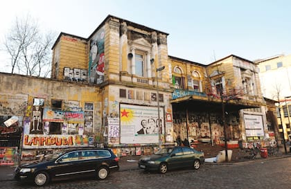 Cuando Airbnb quiso anunciar en el estadio, los hinchas no aceptaron porque creen que esta empresa es responsable del proceso de gentrificación en el barrio