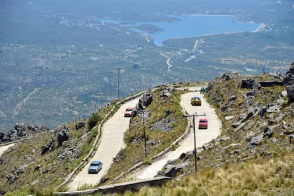 Cuando algunas parejas se desafasa del tiempo que deben cumplir, se "enciman" autos en el camino; idealmente deben estar separados por 30 segundos entre sí.