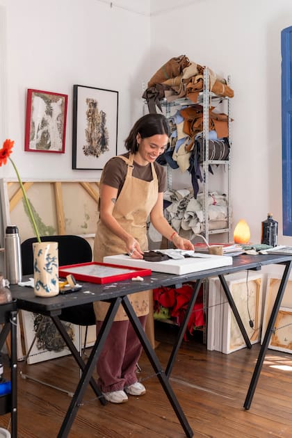 "Cuando arranqué, hice un taller de obra con la artista Lupe Barceló, que me ayudó mucho a encontrar por dónde quería ir en el mundo artístico", recuerda.