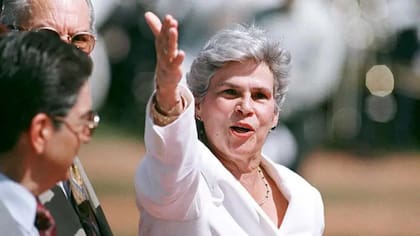 Cuando asumió, Chamorro recibió un país en medio de una guerra civil