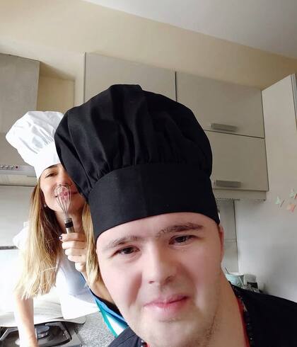 Cuando Carla estudiaba y trabajaba doble turno lo dejaba solo con un celular, lo llamaba desde el instituto: “Si no me atendía, salía corriendo a casa. A veces estaba dormido, pero yo me moría del susto”, recuerda ella.