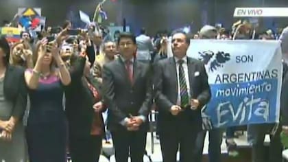 Cuando Cristina Kirchner fue condecorada días atrás en Quito, entre el público se vio a miembros del Evita