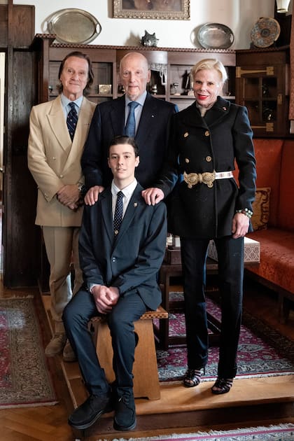 Cuando cumplió los 18, el año pasado, junto a sus padres, la princesa Kalina y Kitín Muñoz, y su abuelo Simeón, ex zar de Bulgaria. El próximo 3 de marzo, el príncipe participará junto con la Guardia Juvenil en el desfile del Día de la Liberación en Sofía, la capital búlgara