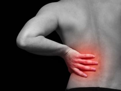 Cuando el dolor de espalda es grave, se presentan síntomas como problemas de intestino o de vejiga