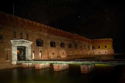 Cuando el fuerte Jefferson funcionaba como prisión, el Dr. Samuel Mudd se convirtió en el prisionero más famoso detenido en este lugar