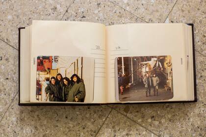 Cuando embarcaron, "el jefe de cubierta se puso como loco: «¡No puede ser que nos manden a estas chiquitas! ¡Nos van a bombardear!»"