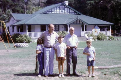 Cuando en 1973 los actuales dueños del Camping La Estancia les alquilaron a los Leloir la propiedad, tuvieron que explicarles qué significaba dormir en carpa