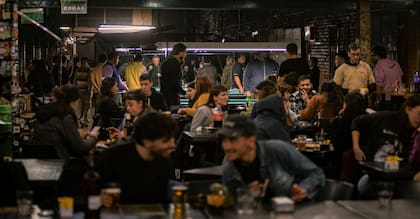 Cuándo es la Noche de los Juegos y qué bares participan con arcades, ping pong y scalextric