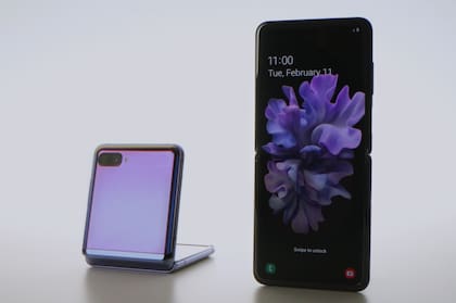 Cuando está abierto, el Galaxy Z Flip se comporta como un smartphone convencional