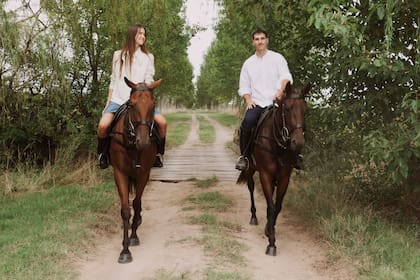 “Cuando estamos en Argentina, me divierte ir a sus desfiles y trato de acompañarla en los eventos que puedo. Ine también viene a los partidos", dice Santi